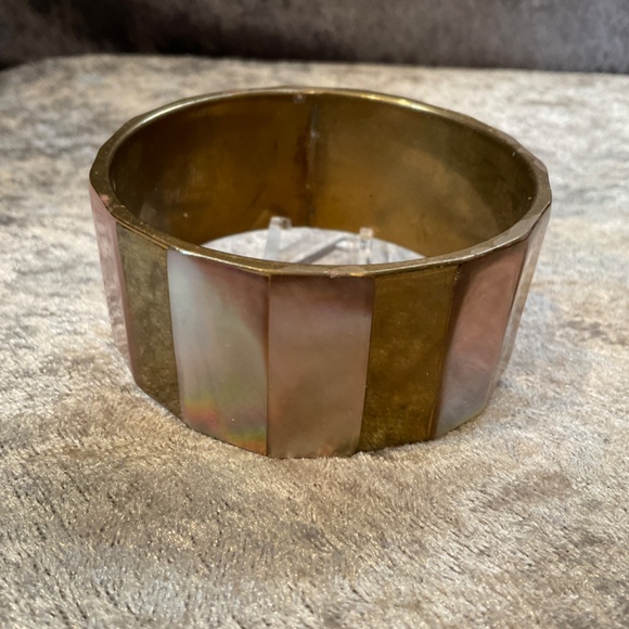 Vintage Brass and Shell Bangle Bracelet - Picture 3 of 3